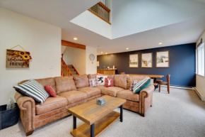 Sunny Stratton Townhome about 1 Mi to Skiing!